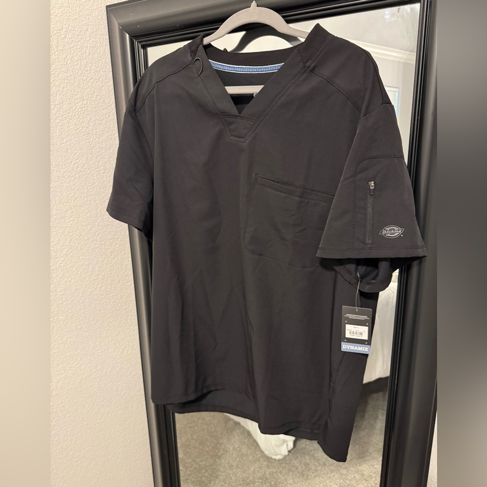 Dickies Dynamix Men’s black scrubs top - XL 
New with tags. Never worn.